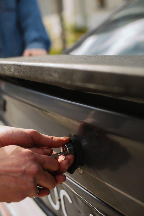Why You Should Hire an Automotive Locksmith In Austin: